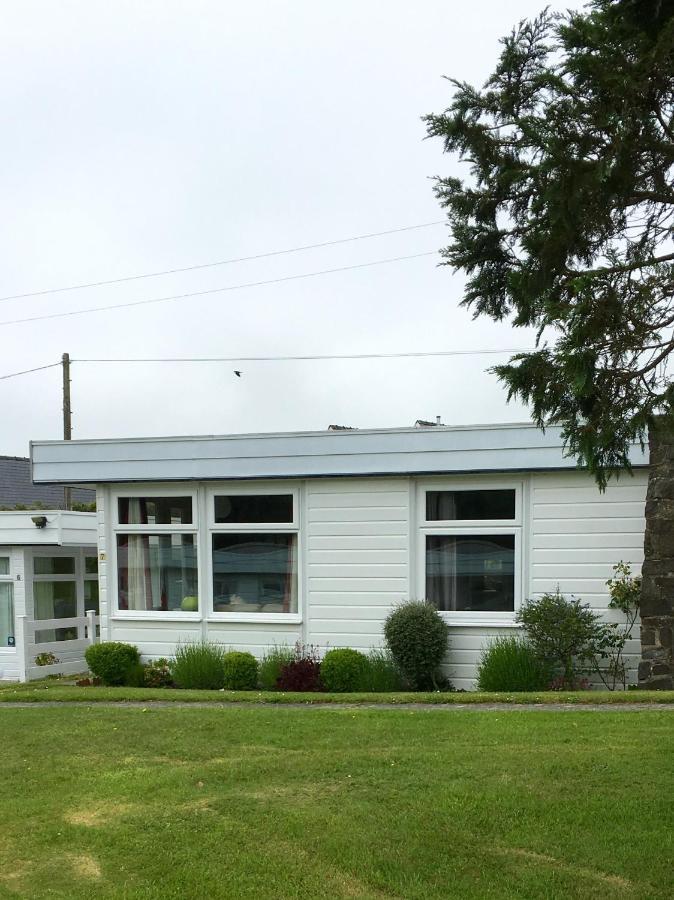 Coastal Cabin Chalet Roch Exterior photo